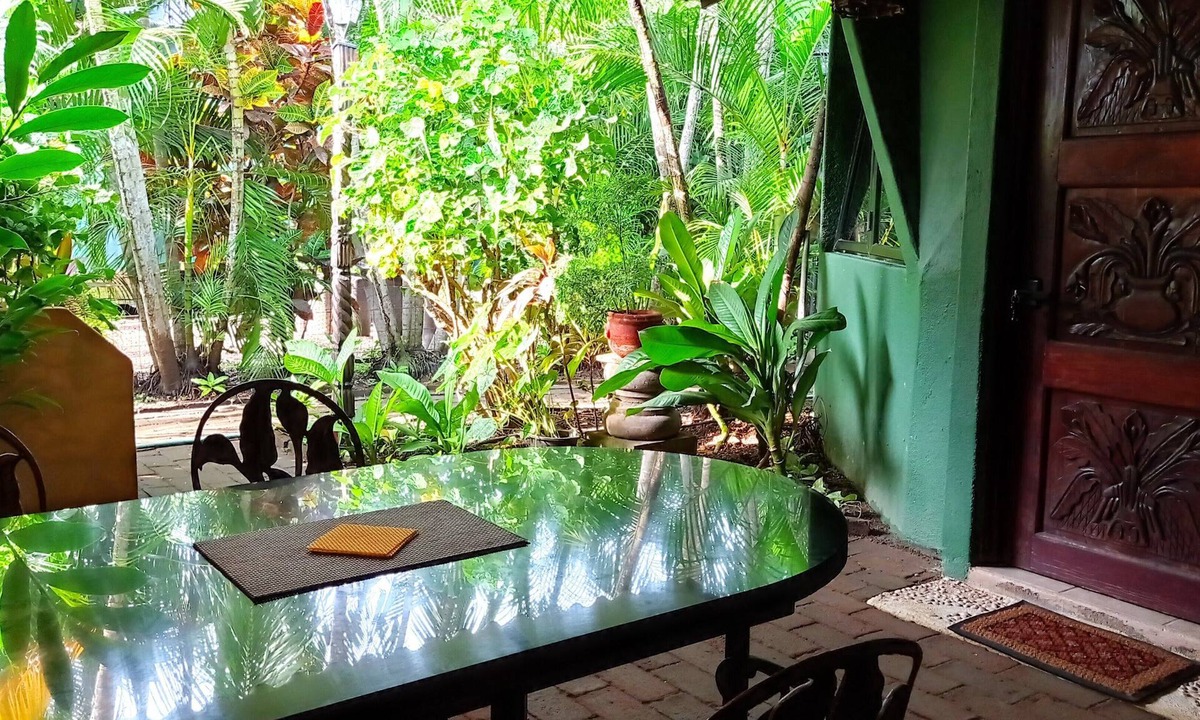 Zihuatanejo Cottage | Geodesic Dome with Kitchen and A/C, 1 Block to the Beach
