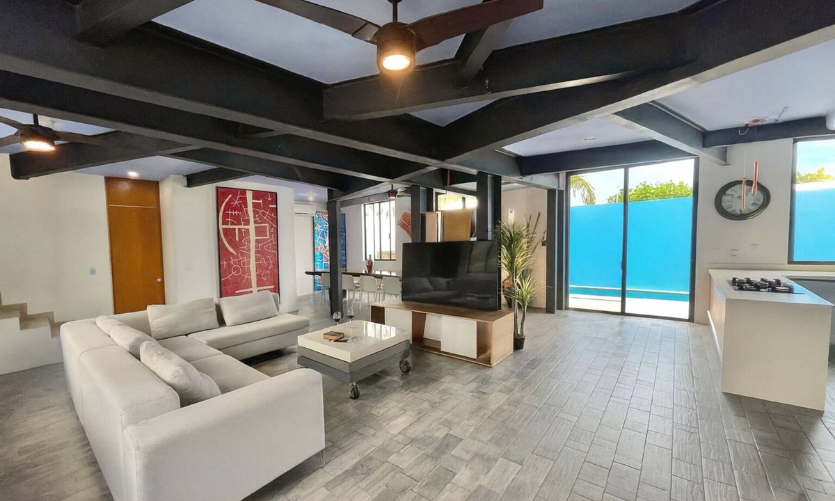 Puerto Juarez House | Giant house with private pool, and spacious rooms with private bathrooms.