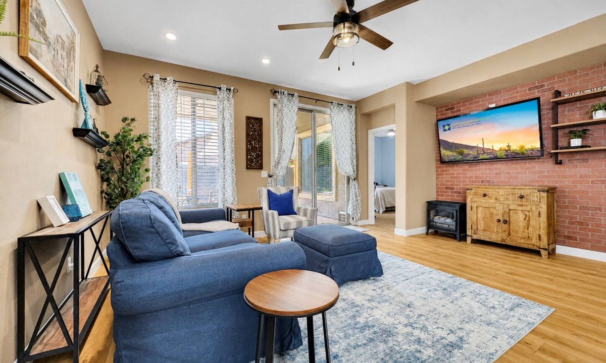 Higley Groves House | Gilbert Family Home! Relocation, Remodeling, Visiting Family. 30 Night Min.