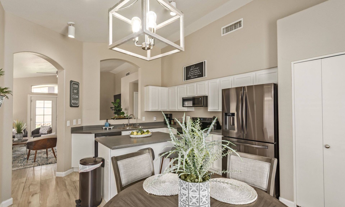 Gilbert House | Gilbert Luxury Remodel ~ EV Charger, 1-Level Comfort, Family & Pet-Friendly