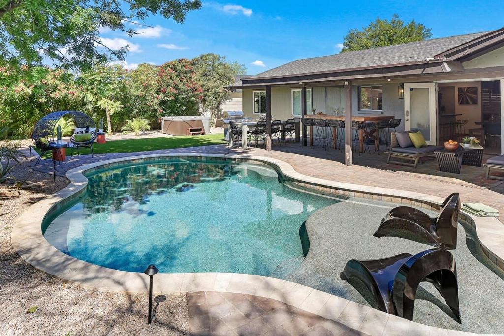 Scottsdale Country Acres House | Glamorous Renovated Desert Oasis Heated Pool Tub