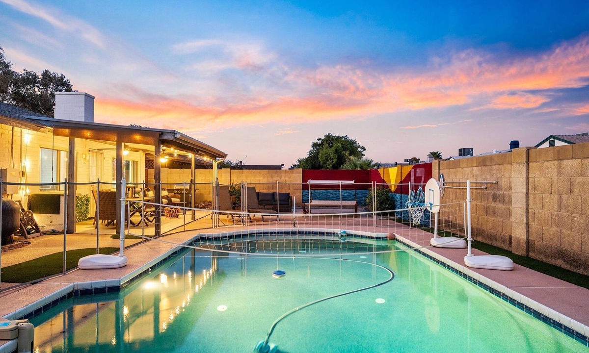 Glendale House | Glendale Retreat: Heated Pool, Golf, Gameroom, Bar