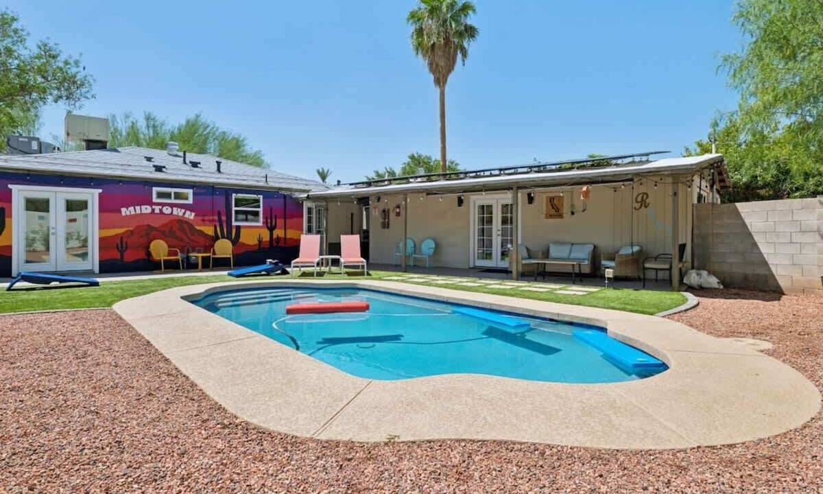 Bel Air House | Glenrosa Gem: Eco 3BR + Heated Pool in Melrose