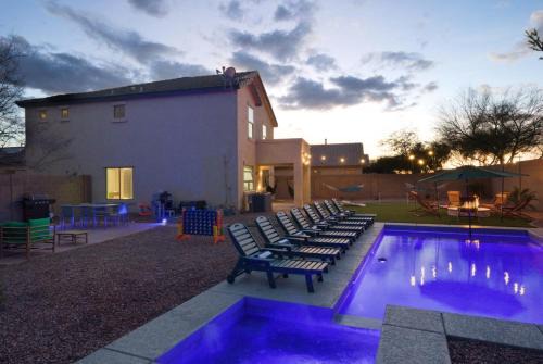 Casa Grande Villa | Glow and Go Heated Pool, Spa, Mini Golf, Fire Pit