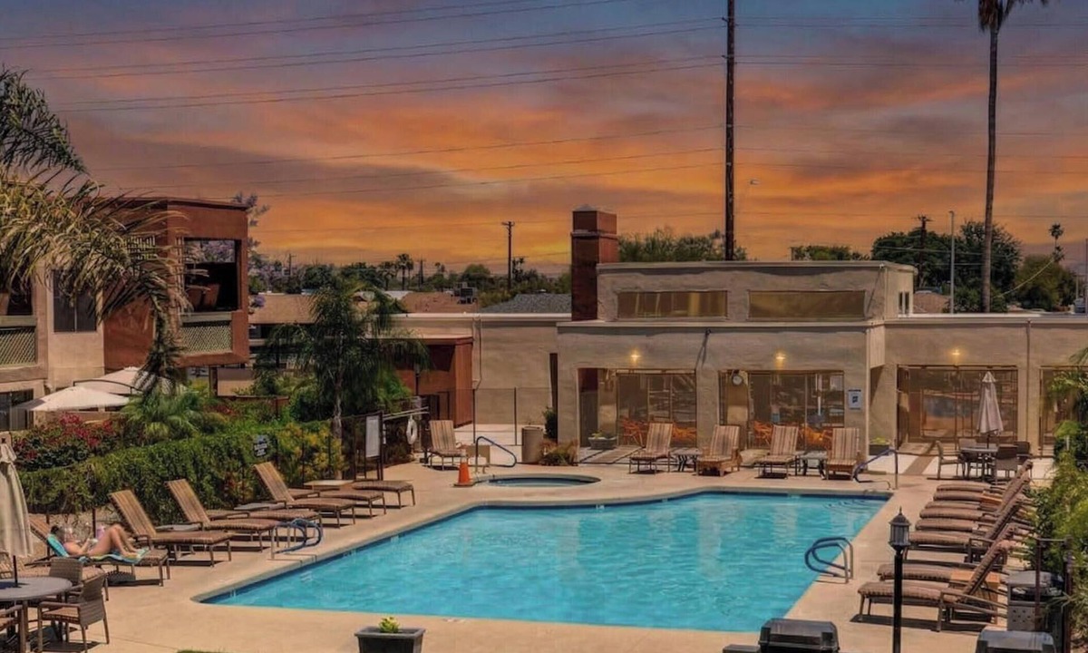 Scottsdale Estates Six Condo | Golf Course remodeled main floor condo in Old Town Scottsdale with King beds