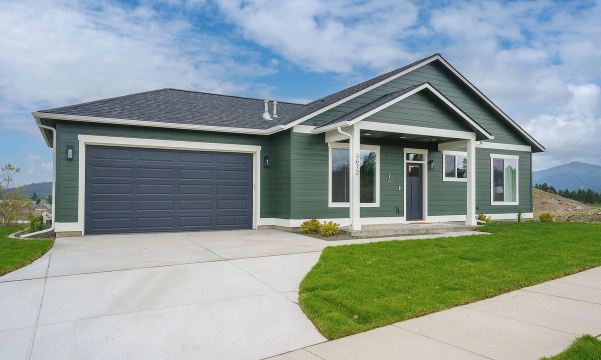 Post Falls House | Golf Getaway, Hot Tub, EV Charger, New 2025 Build