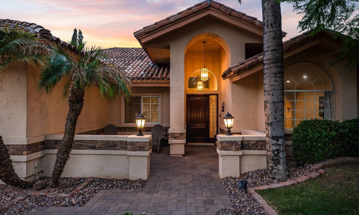 Mesa House | 🏜Good Vibes~Pool~ Hot-Tub~ GIG Wi-Fi ~Sleeps 9~BBQ🏜