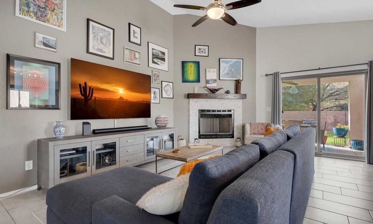 Oro Valley House | Gorgeous backyard views- home gym- pet friendly!