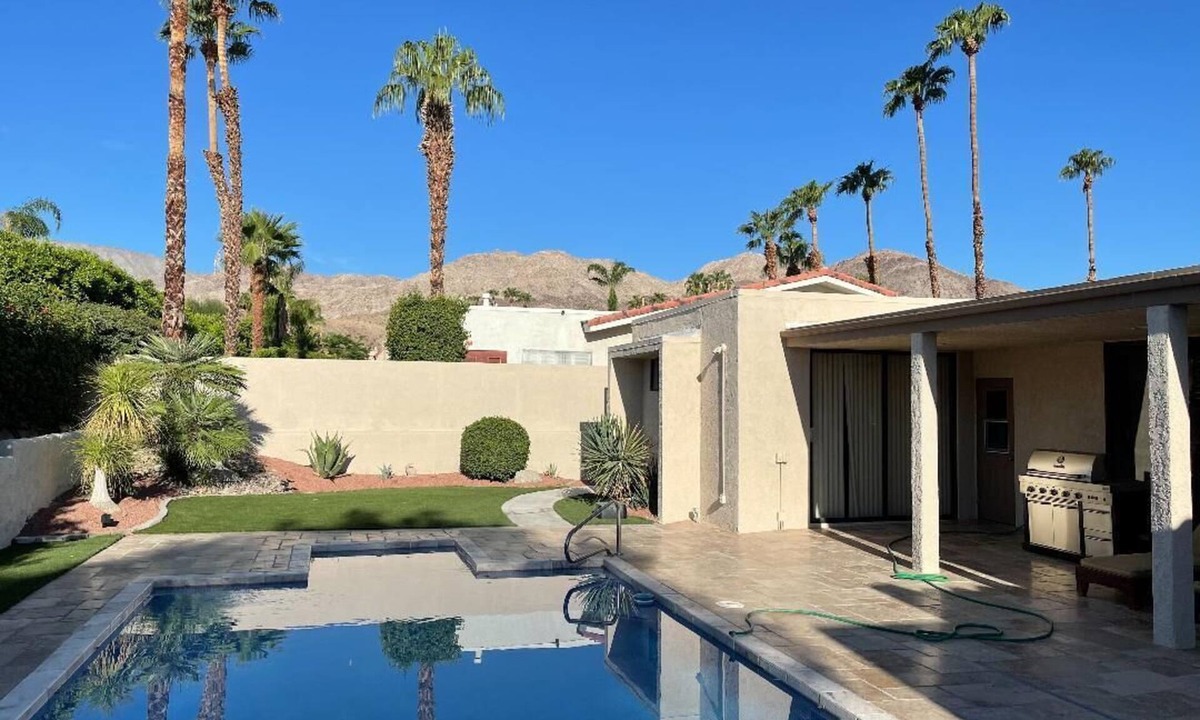 Palm Desert House | Gorgeous Contemporary Palm Desert Home. Ask about March - April discount!