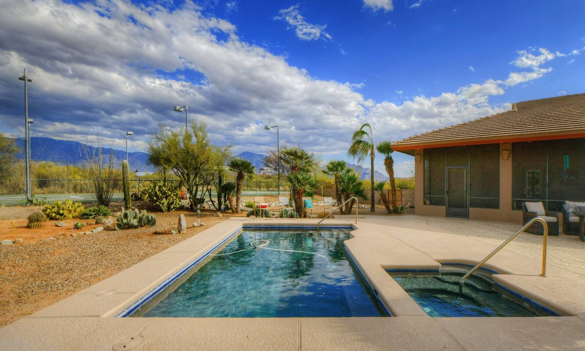 Oro Valley House | Gorgeous desert gem with private pool & spa and tennis court with amazing views!