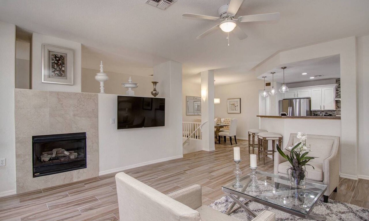 Kierland Condo | Great Location! Dining, Shopping, FREE GOLF, Hiking, Heated Pool, Spa & Fitness Room, Garage + WIFI