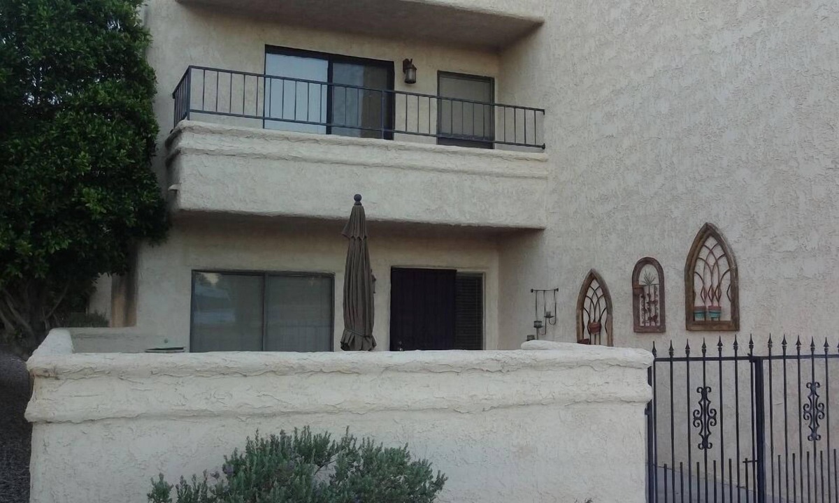 Lake Havasu City House | Great Location on the Island with Lots of Room and a Place to Park Your Boat!