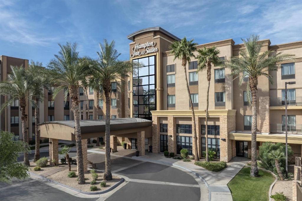 Glendale Sports and Entertainment District Hotel | Hampton Inn & Suites Phoenix Glendale-Westgate
