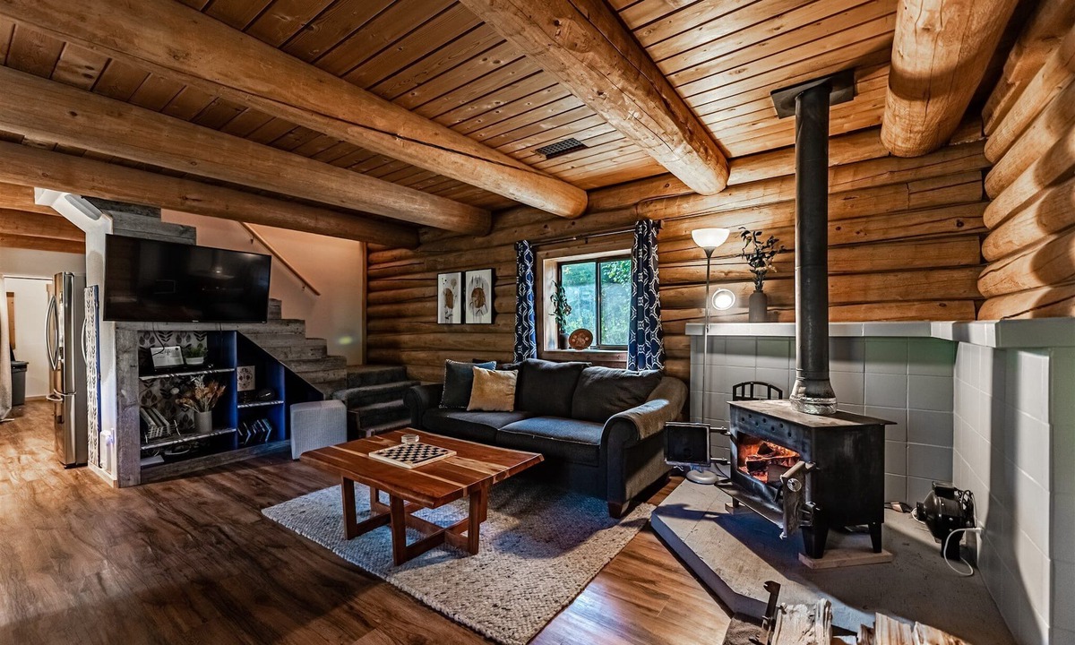 Superior Cabin | Handmade Scandinavian Mountain House Fire-Sauna