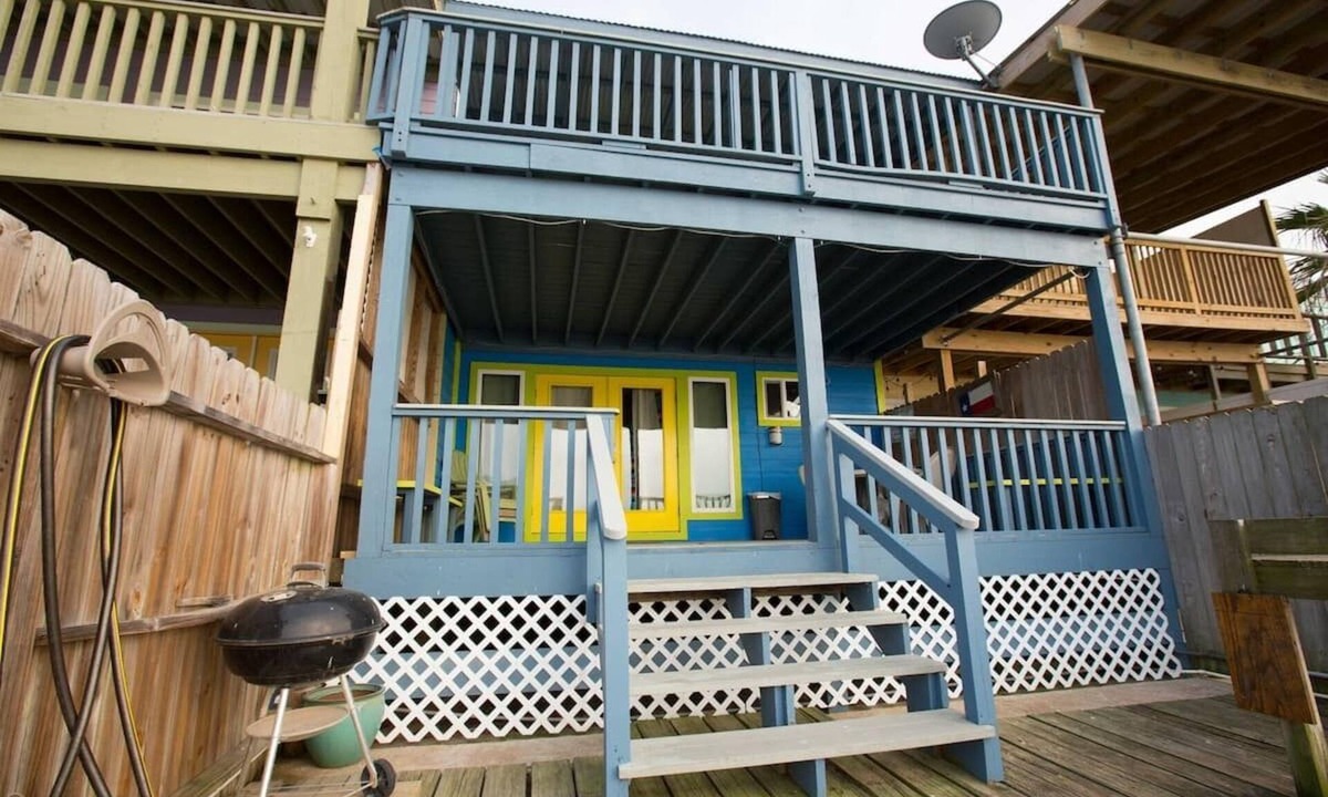 Port Mansfield Condo | Harborfront condo with boat slip and fishing light