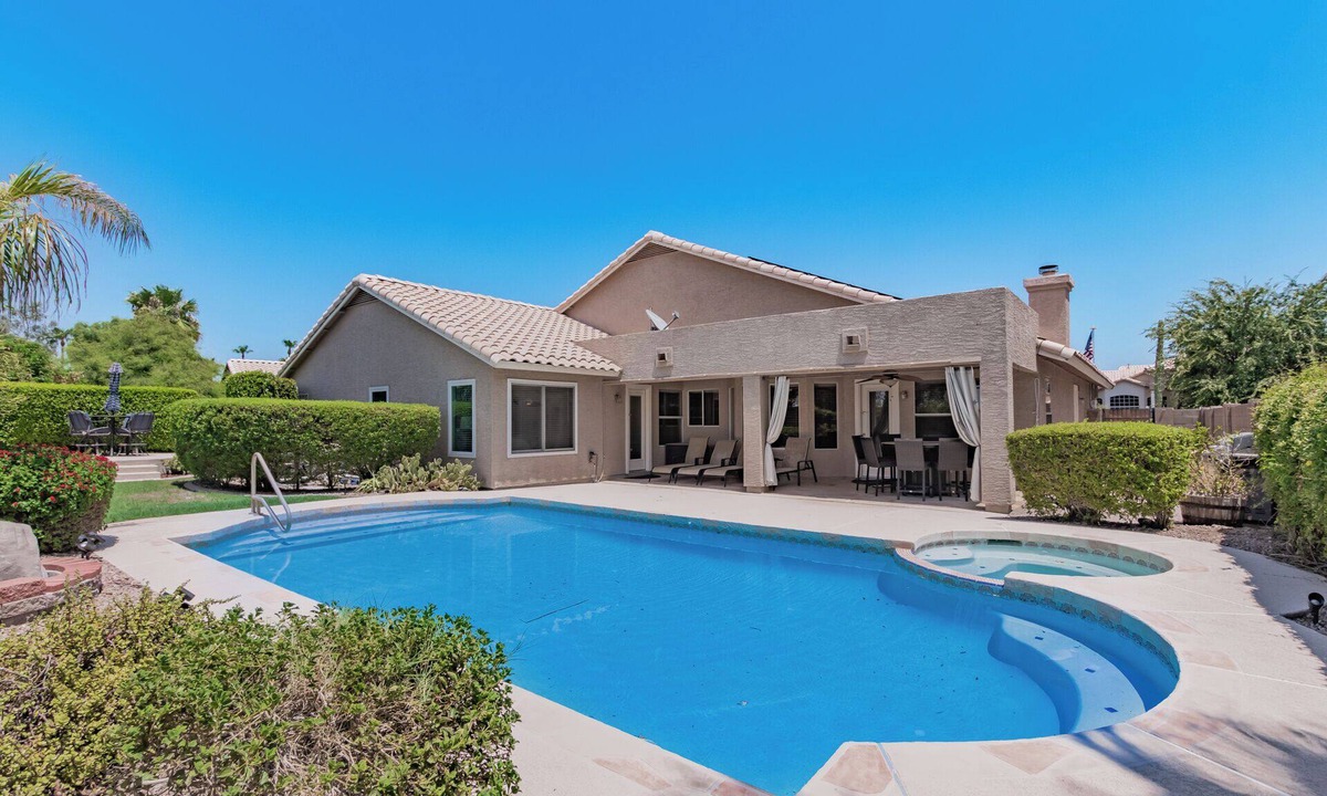 Arrowhead Ranch House | Heated Pool and Spa Spacious 4-bedroom home in Glendale, AZ