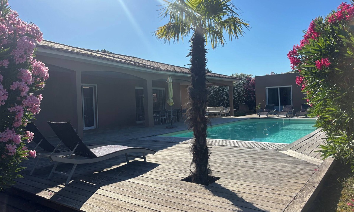 Lecci Villa | Heated pool - Beaches 2 min - 5 bedrooms - Clim Wifi