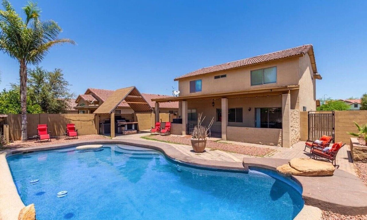 Casa Grande House | Heated Pool/Comfy King/Queen/BBQ