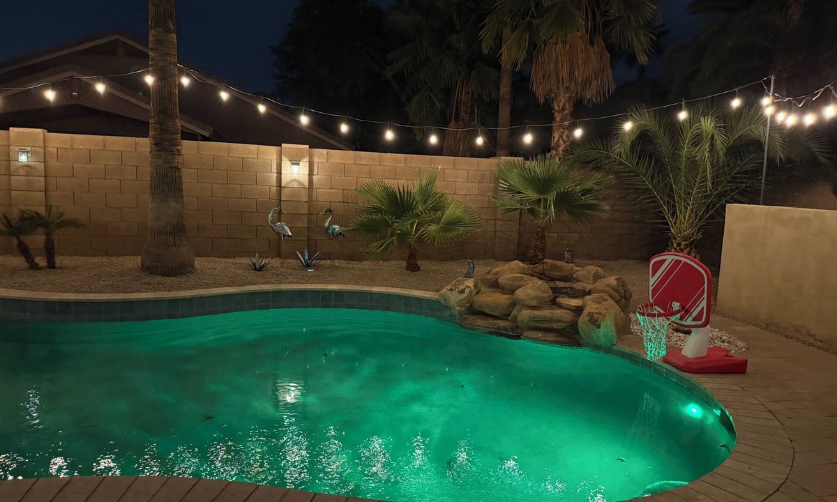Gilbert House | ~Heated Pool/Spa, King bed, Amazing Backyard & Location! Hiking, Biking, Parks