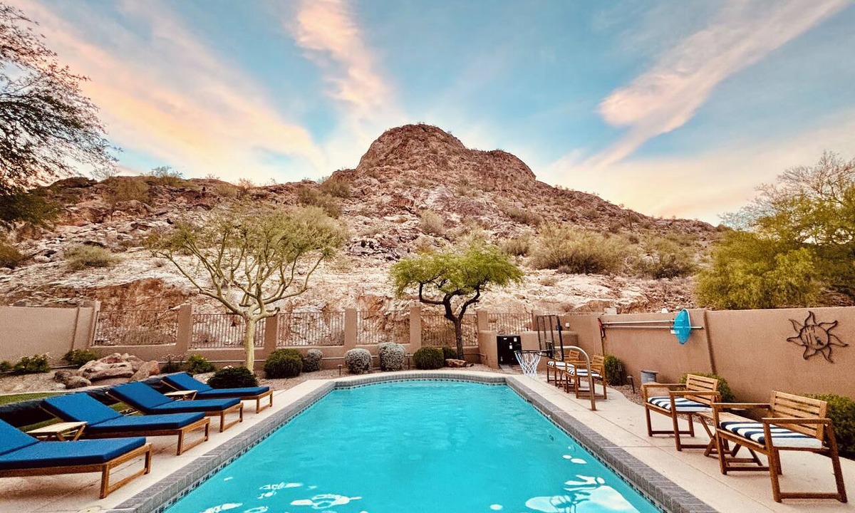 Foothills House | Heated Saltwater Pool, Mtn View, King Beds, Games, Near Golf & Hiking, Sleeps 10