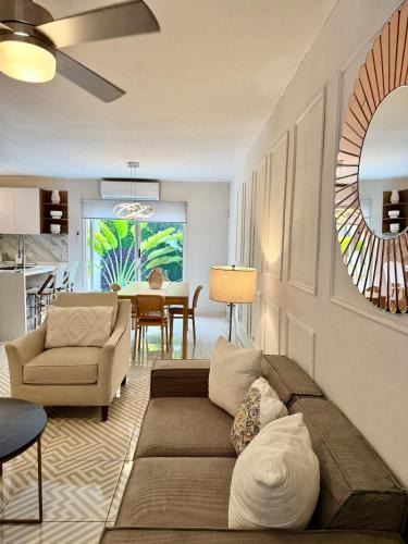 Santa Catarina House | Hermosa casa en Santa Catarina, a 9 minutos del consulado,15 minutos fundidora, paseo Santa Lucía, cómoda, ubicación privilegiada, gym, equipada
