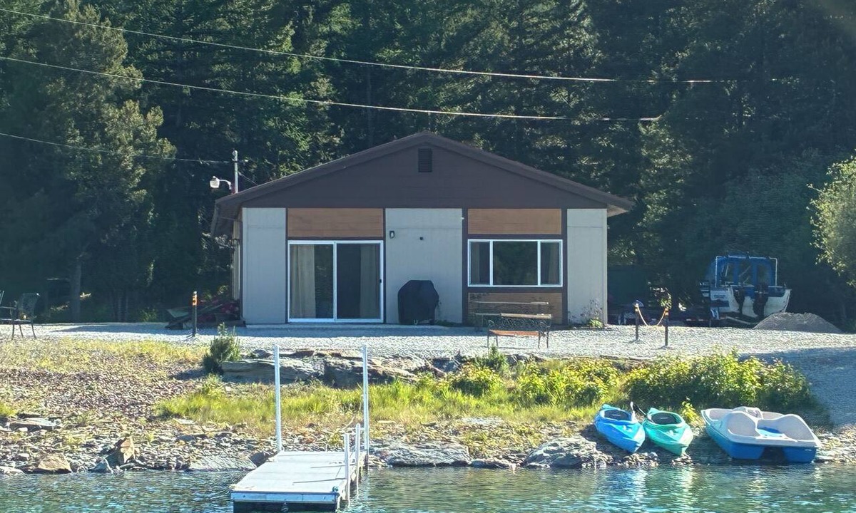 Marion Apartment | HIDE-A-WAY SUITE RETREAT … Just Steps Away From shoreline on Bitterroot Lake