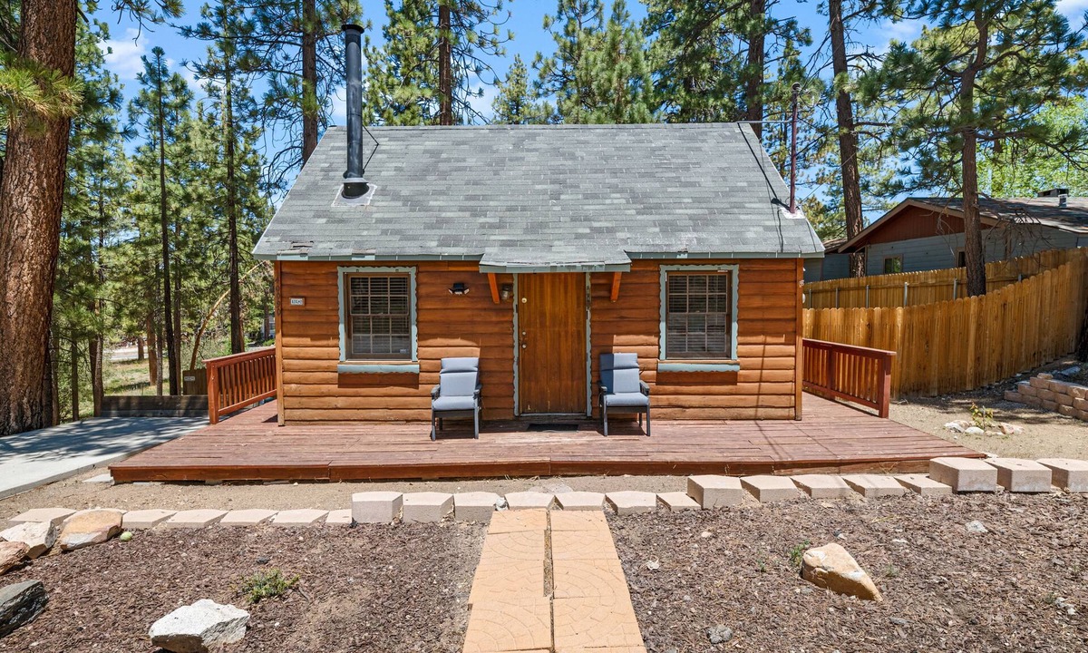 The Village House | Highland Hideaway - Walk to Lake & Village, Pet Friendly, Fenced Yard