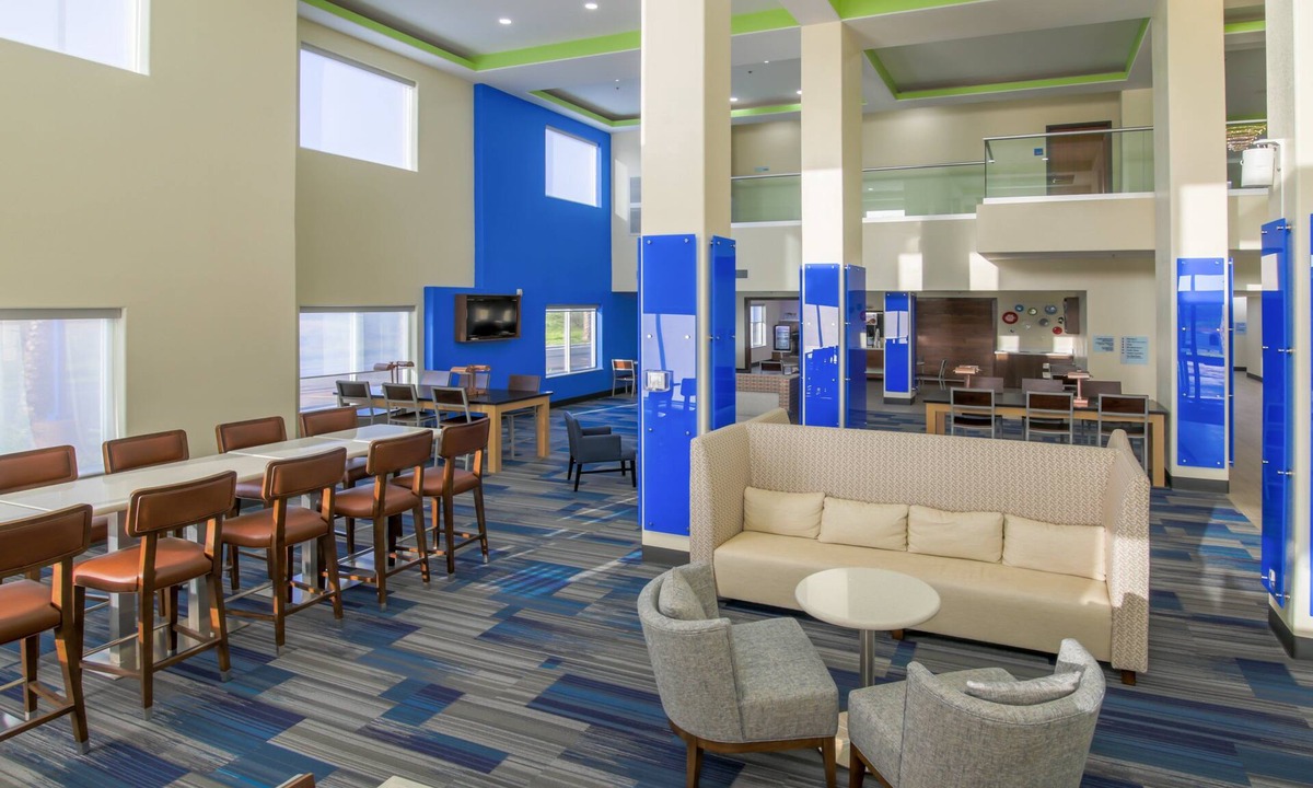 Raymondville Hotel | Holiday Inn Express & Suites Raymondville by IHG