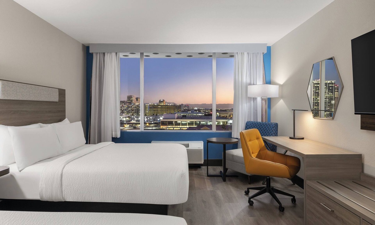 Encanto Hotel | Holiday Inn Express & Suites Phoenix Midtown by IHG