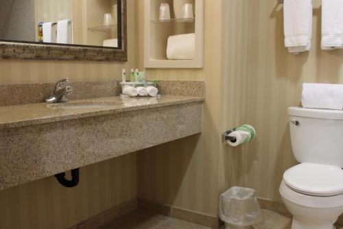 Keene Hotel | Holiday Inn Express Tehachapi by IHG