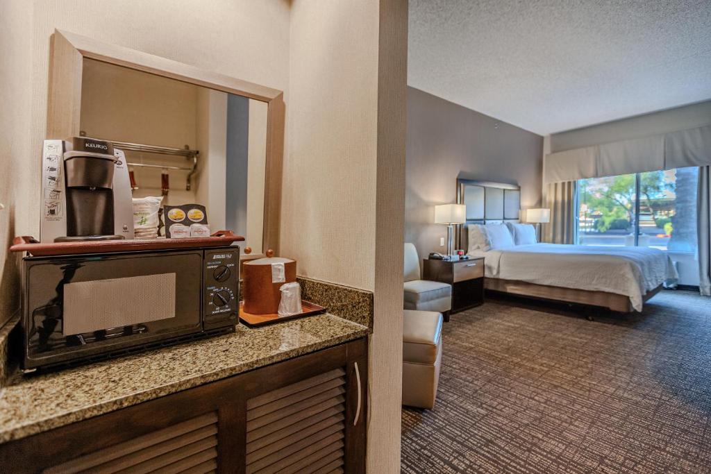 Northsight Hotel | Holiday Inn Scottsdale North- Airpark by IHG