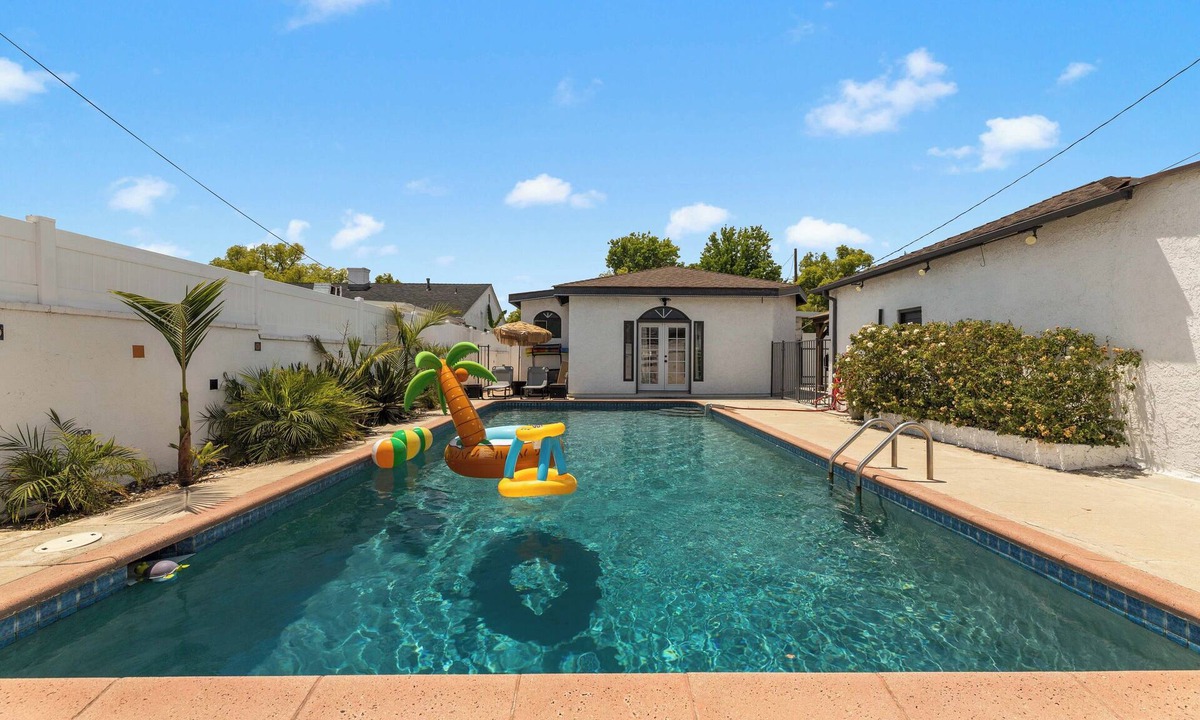 Burbank House | Hollywood Hideaway: Spacious 4-Bedroom Retreat w/Pool & Game room near Universal
