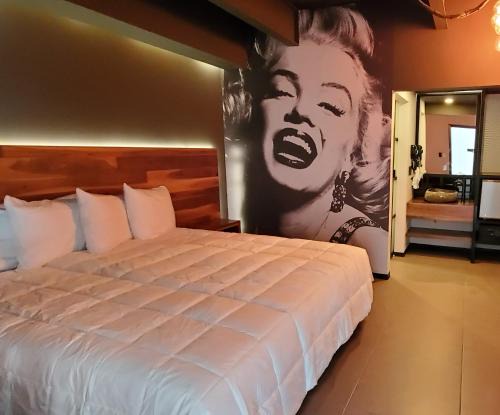 Avenida Revolucion Hotel | HOTEL RIO RITA