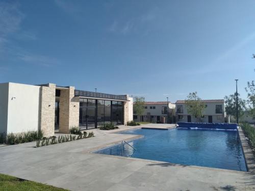 Queretaro House | House B Residential condominium with pool