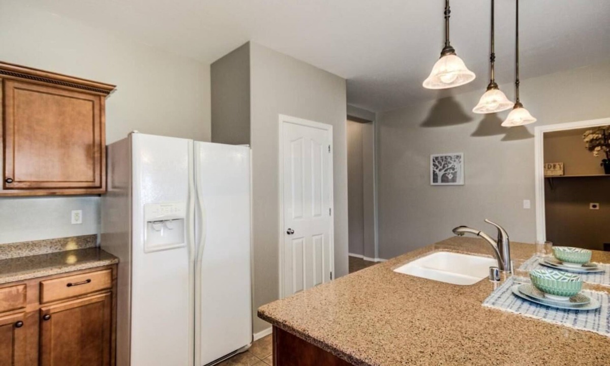 Tuscano House | House completely furnished, (Pet friendly) backyard sunset view