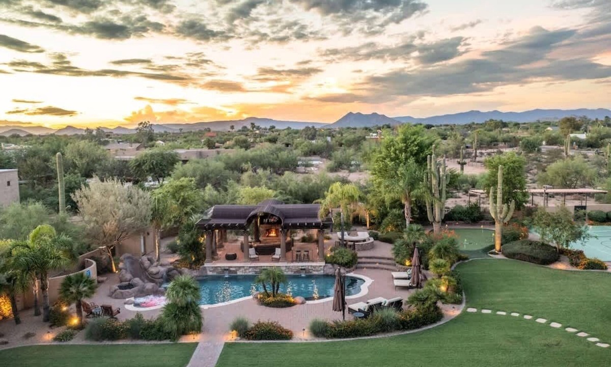North Scottsdale House | HOZHO Estate on Cavedale