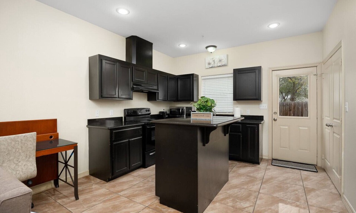 Pharr Apartment | Hummingbird apartment 7.0