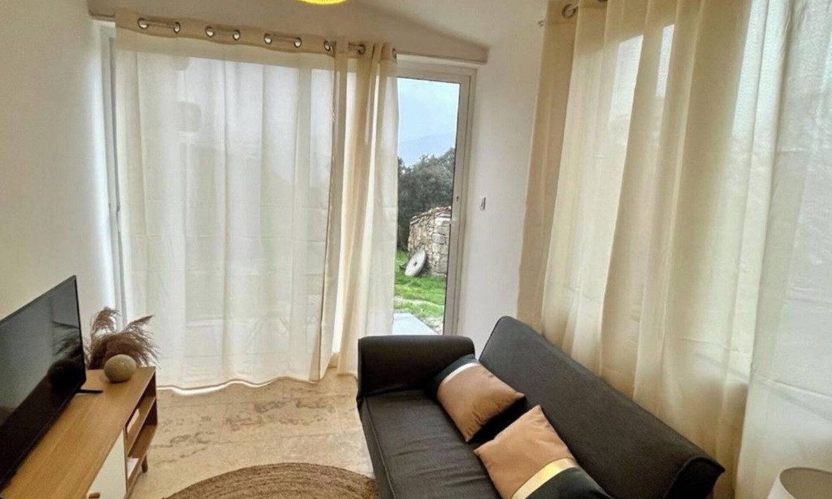 Granace Apartment | I Caseddi di Barabè. A Cantina ideal location for visiting southern Corsica