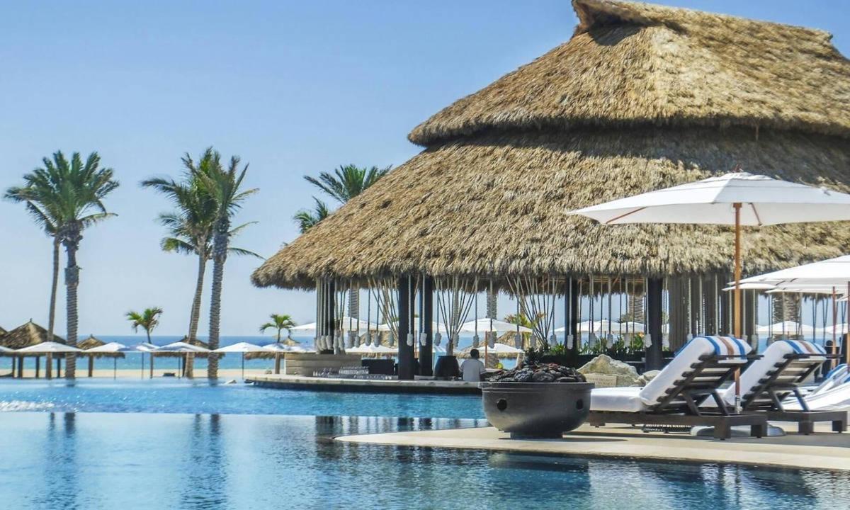 Zona Hotelera Resort | Ideal Getaway-Cabo Azul Junior Suite Partial Courtyard or Partial Pool View