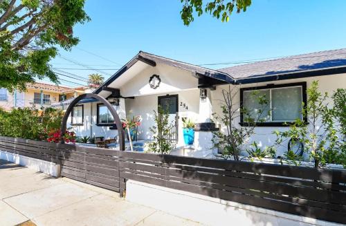 Alamitos Beach House | Immaculate 3BDR Bungalow - 5-Min Walk to Beach