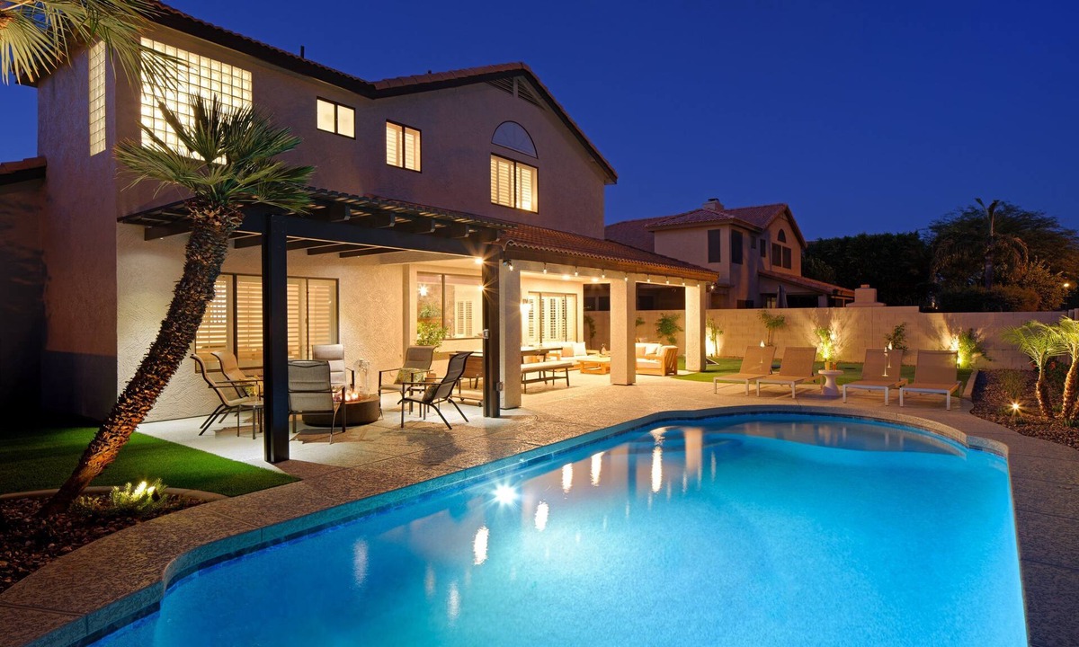 Paradise Park Vista House | Jackrabbit Nest - Private Yard with Pool & Games