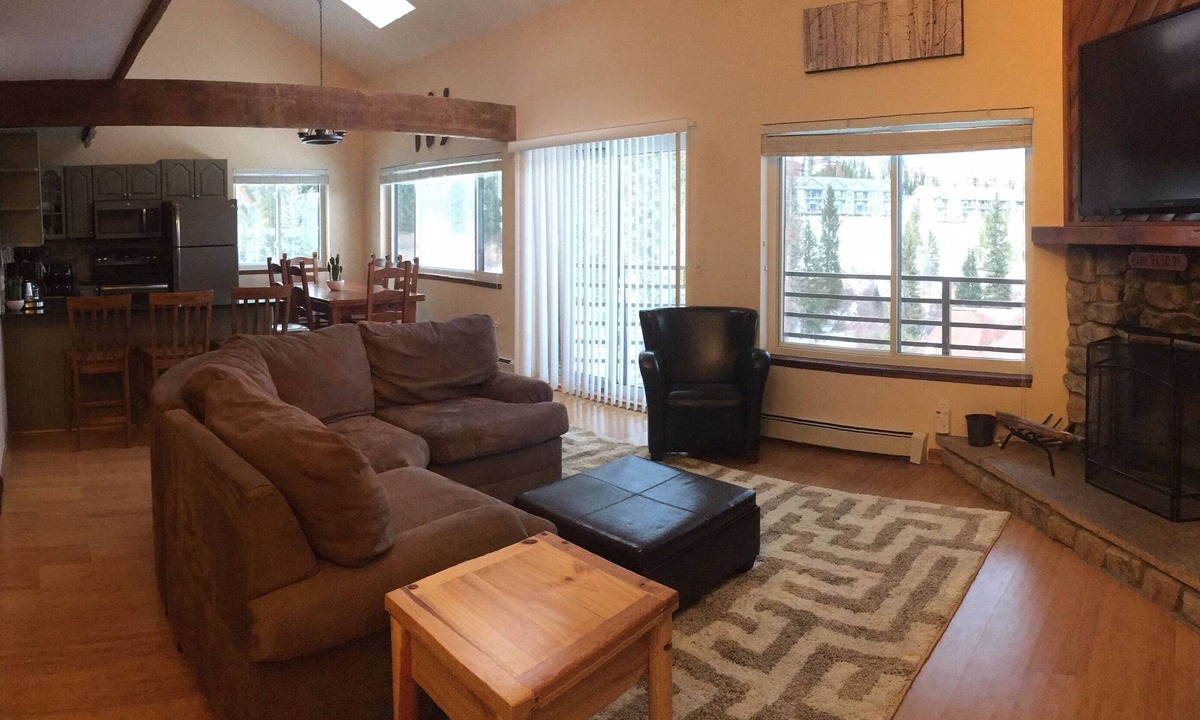 Wildernest Condo | Kick Back in this Family-friendly Retreat with Mountain Views!