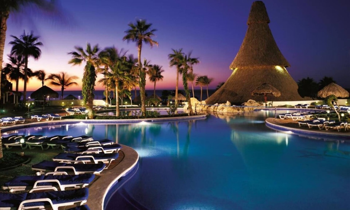 Centro Resort | KIDS eat FREE All inclusive VIP Sandos Finisterra