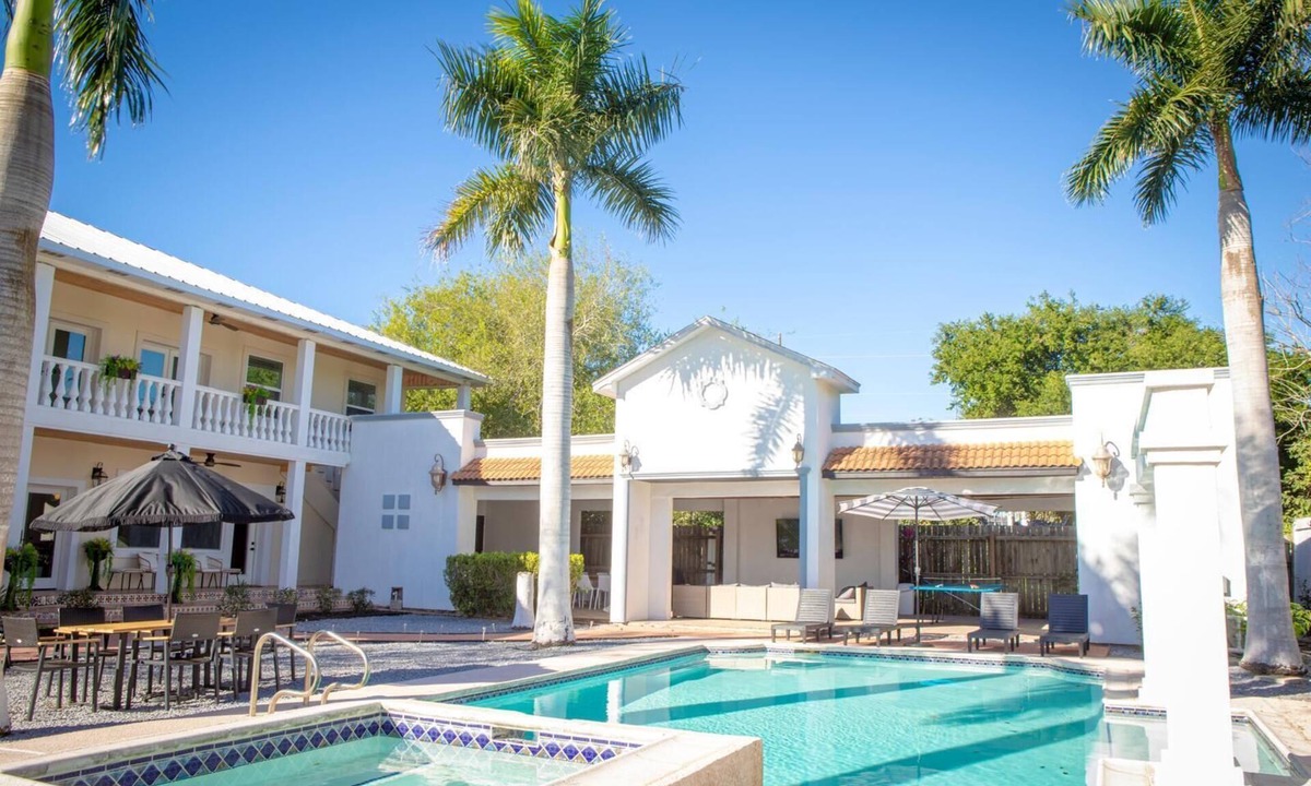 Brownsville Villa | La Mansion l Pool & Jacuzzi l Theater l Game Room lTable Tennis