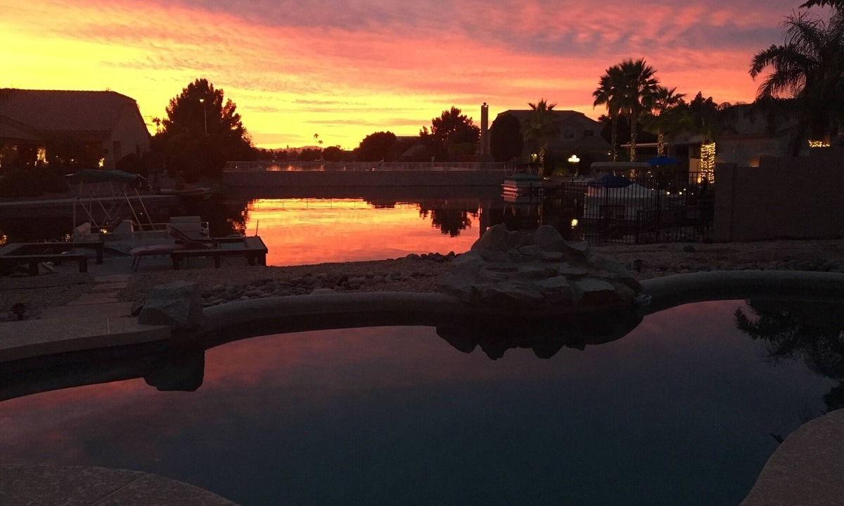 Desert Harbor House | LAKE FRONT RESORT HOME-UNFURNISHED Pool, Boat & Dock, Lake fishing & cruising!