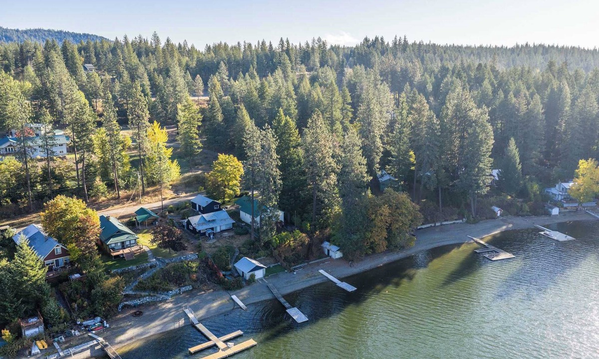 Rathdrum House | Lakefront Cabin with Private Beach and Dock
