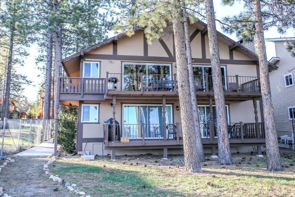 The Village House | Lakefront Cottage