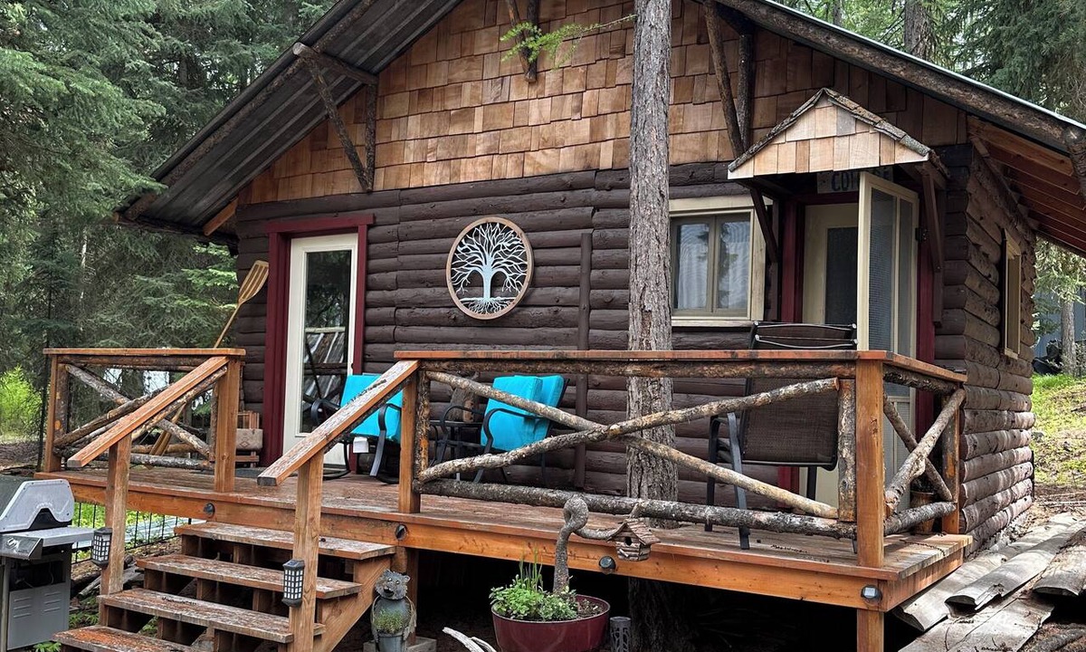 Marion House | Lakefront Fun Vacation on the best lake in NW Montana with your own Dock & Beach