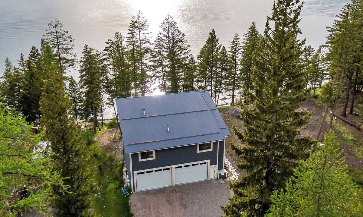 Marion House | Lakefront Home. Built 2016. For Remote work, boating, relaxing, hiking.