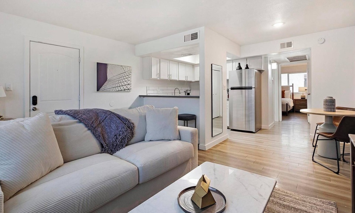 Glendale Apartment | Landing | Chic 1BD in Glendale